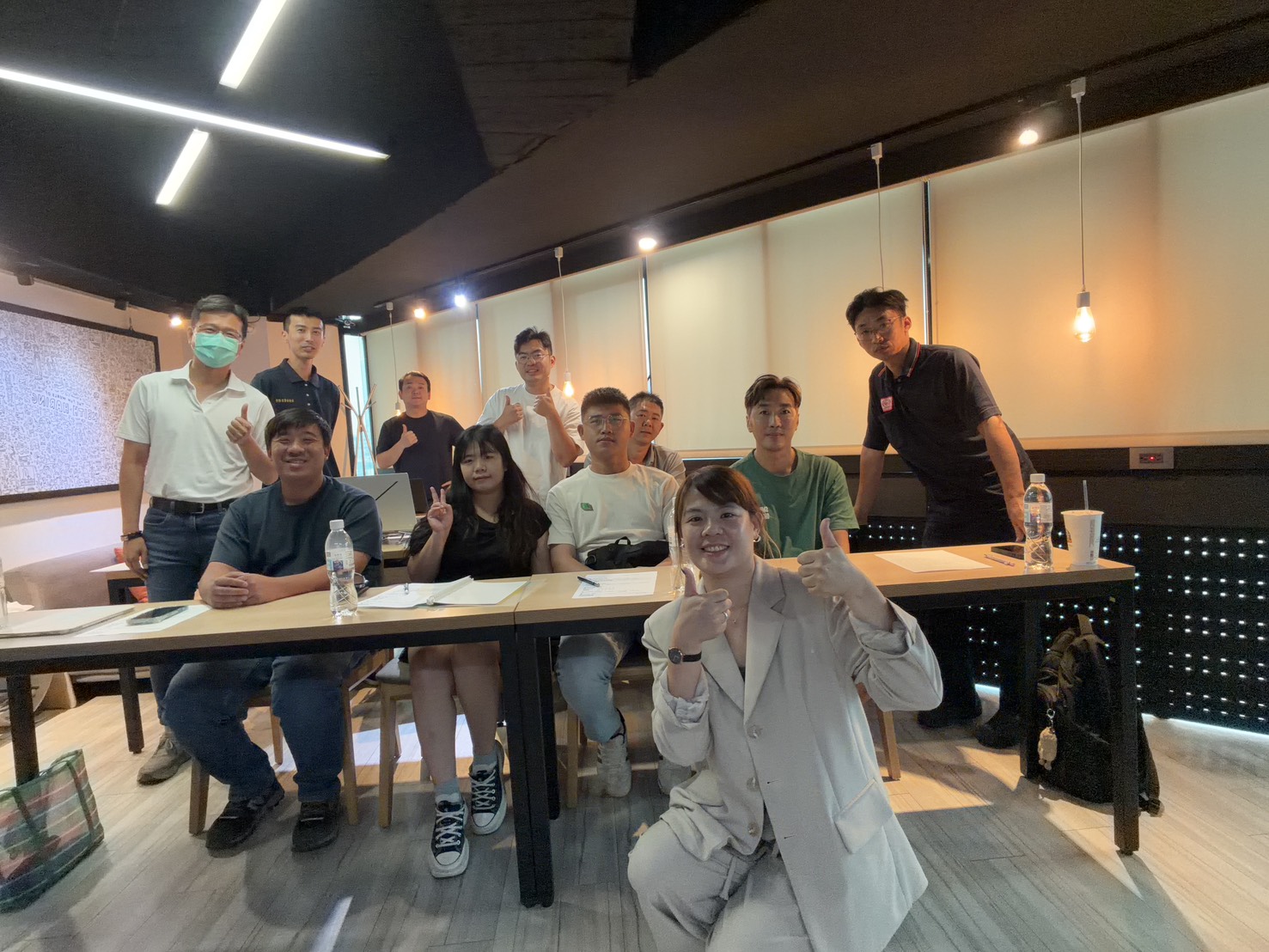 政府標案入門講座小班制課後合照，學員與講師合影